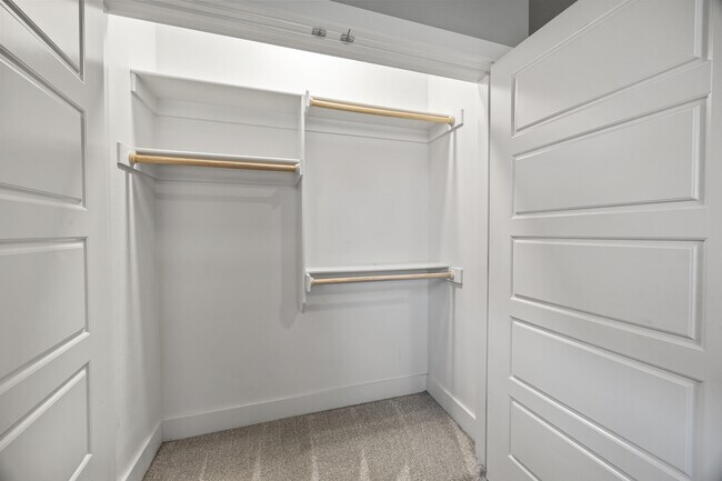 Building Photo - 2043 S Florida Way