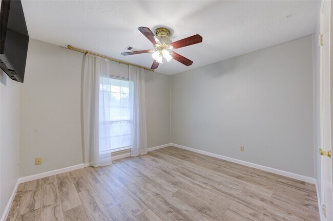 Building Photo - 16019 Fathom Ln