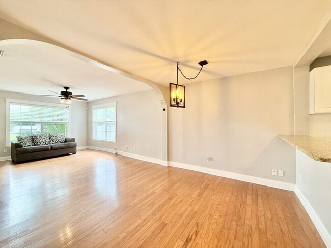 Building Photo - 909 W Fribley St