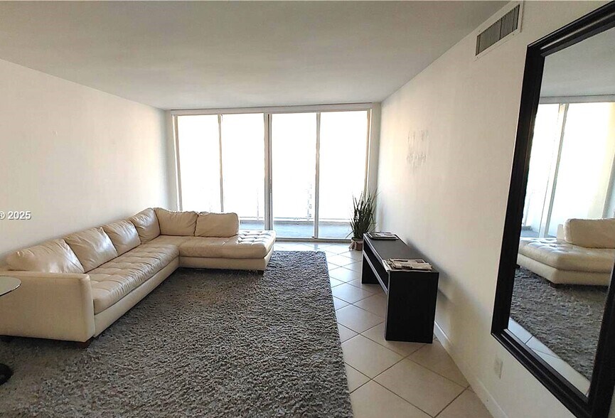 Building Photo - 5600 Collins Ave