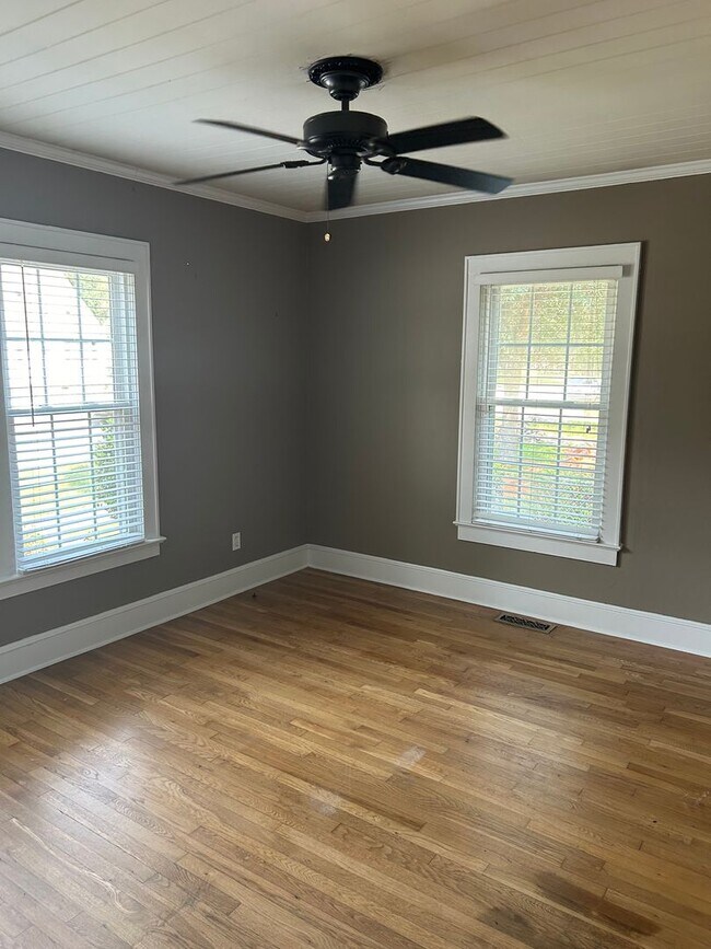 Building Photo - CHARMER LOCATED IN THE HEART OF DOWNTOWN CONWAY