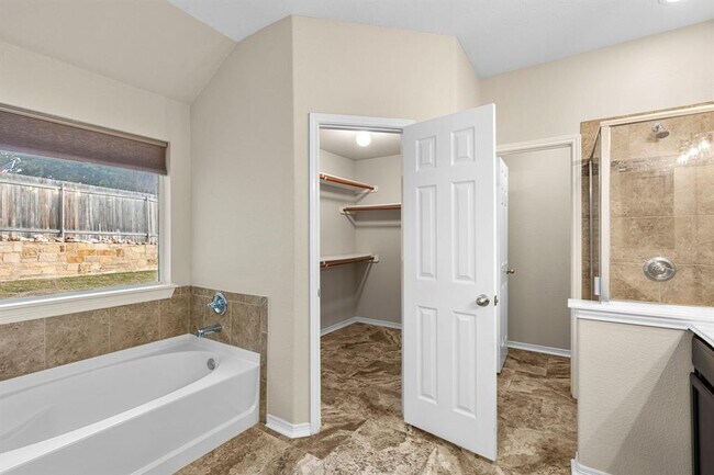 Building Photo - 318 Pond View Pass