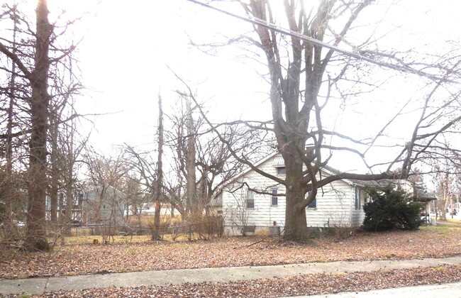 Building Photo - Two Bedroom Home in Belleville
