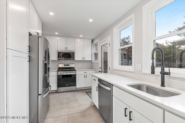 Building Photo - 14 Prospect Ave N