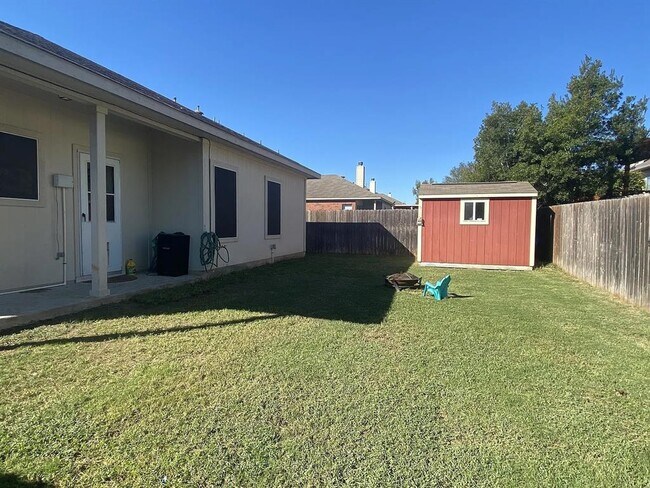 Building Photo - 305 Dark Horse Ln