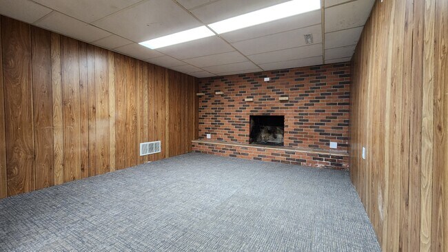 Building Photo - 729 14th St N