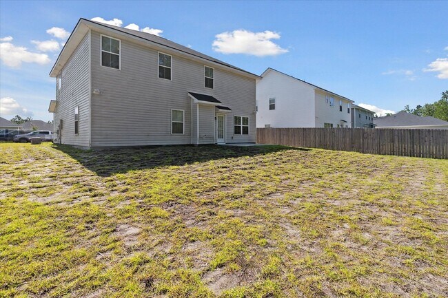 Building Photo - AVAILABLE SEPTEMBER 2025 [PET FRIENDLY]