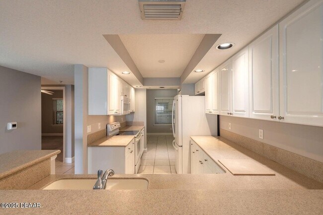 Building Photo - 4650 Links Village Dr