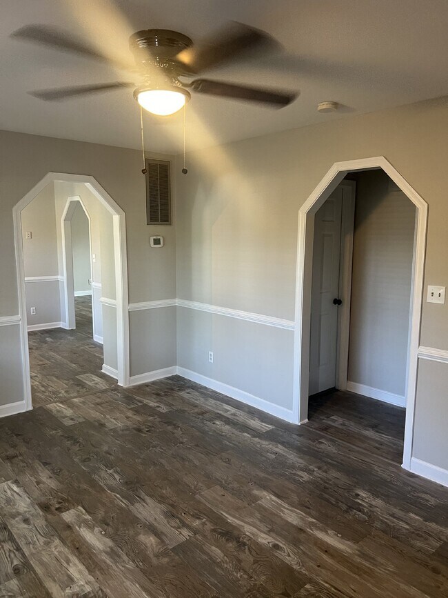 Building Photo - **MOVE-IN SPECIAL** $500 Off of 1st Month's Rent  Charming 3-Bed, 2-Bath Home in Prime Spotsylvan...