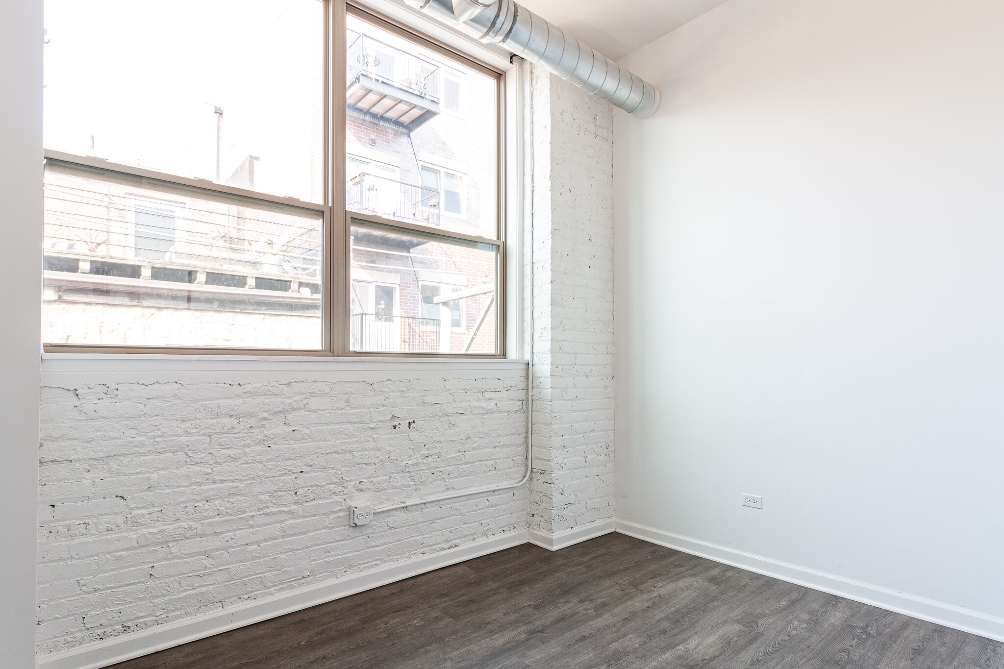 Building Photo - 932 W Dakin St