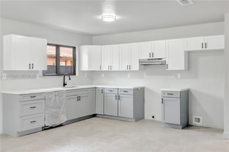 Building Photo - 861 NW 6th Ave