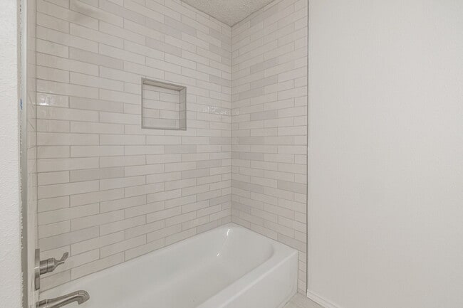 Building Photo - Beautifully Renovated 2-bedroom, 1-bathroom home!