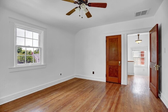Building Photo - Charming & Upgraded 3BR Home in Arbutus wi...