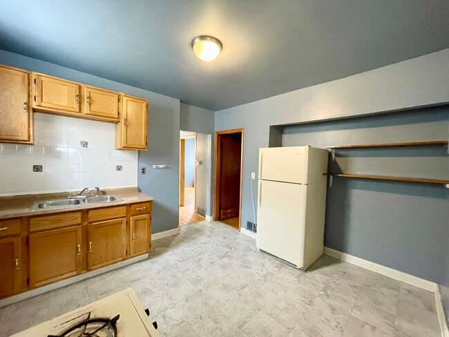 Building Photo - 4437 S Sawyer Ave