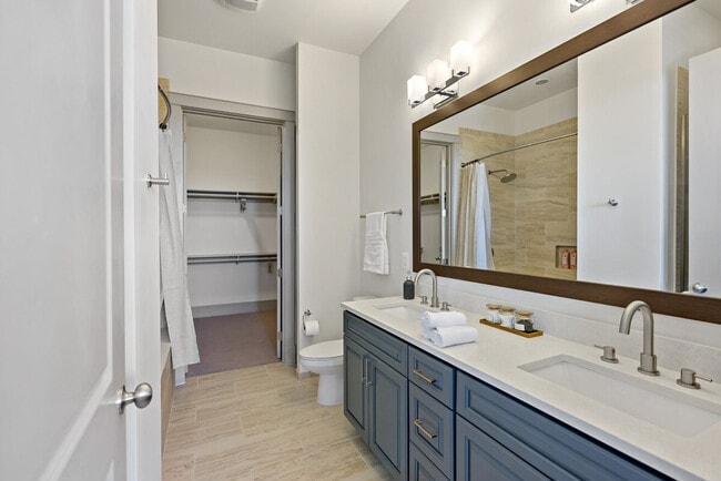 Building Photo - 1820 Fonthill Ct