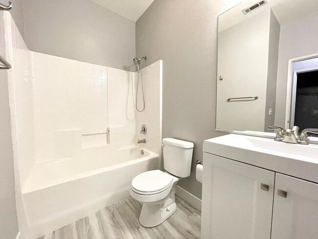 Building Photo - Charming Single-Story Home in Oceanside 3 Bedroom 2 Bath