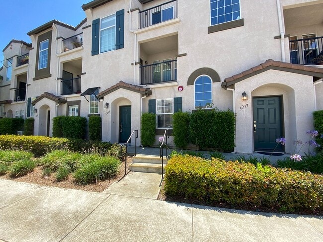 Primary Photo - Beautiful Townhome in the Cascada Communit...