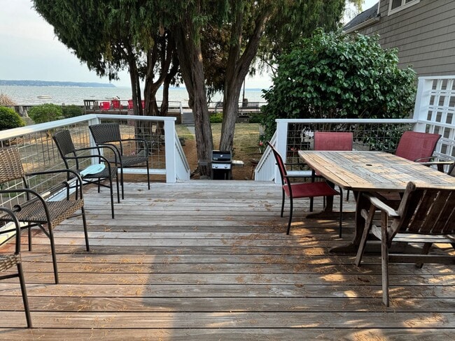Building Photo - Beach House Short Term Sept-May (includes ...