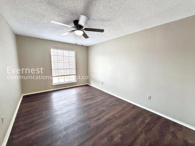 Building Photo - PROMO: Get 50% off the first month’s rent when you sign the lease today!  / 4 Bed, 2.5 Bath with ...