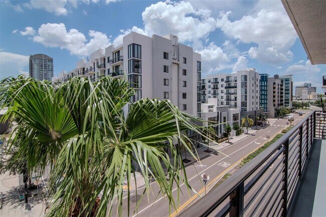 Building Photo - 1208 E Kennedy Blvd