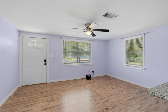Building Photo - 1003 Bugg Ln