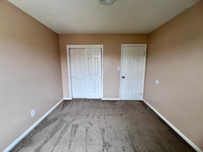 Building Photo - 4080 Thomas Jefferson Dr