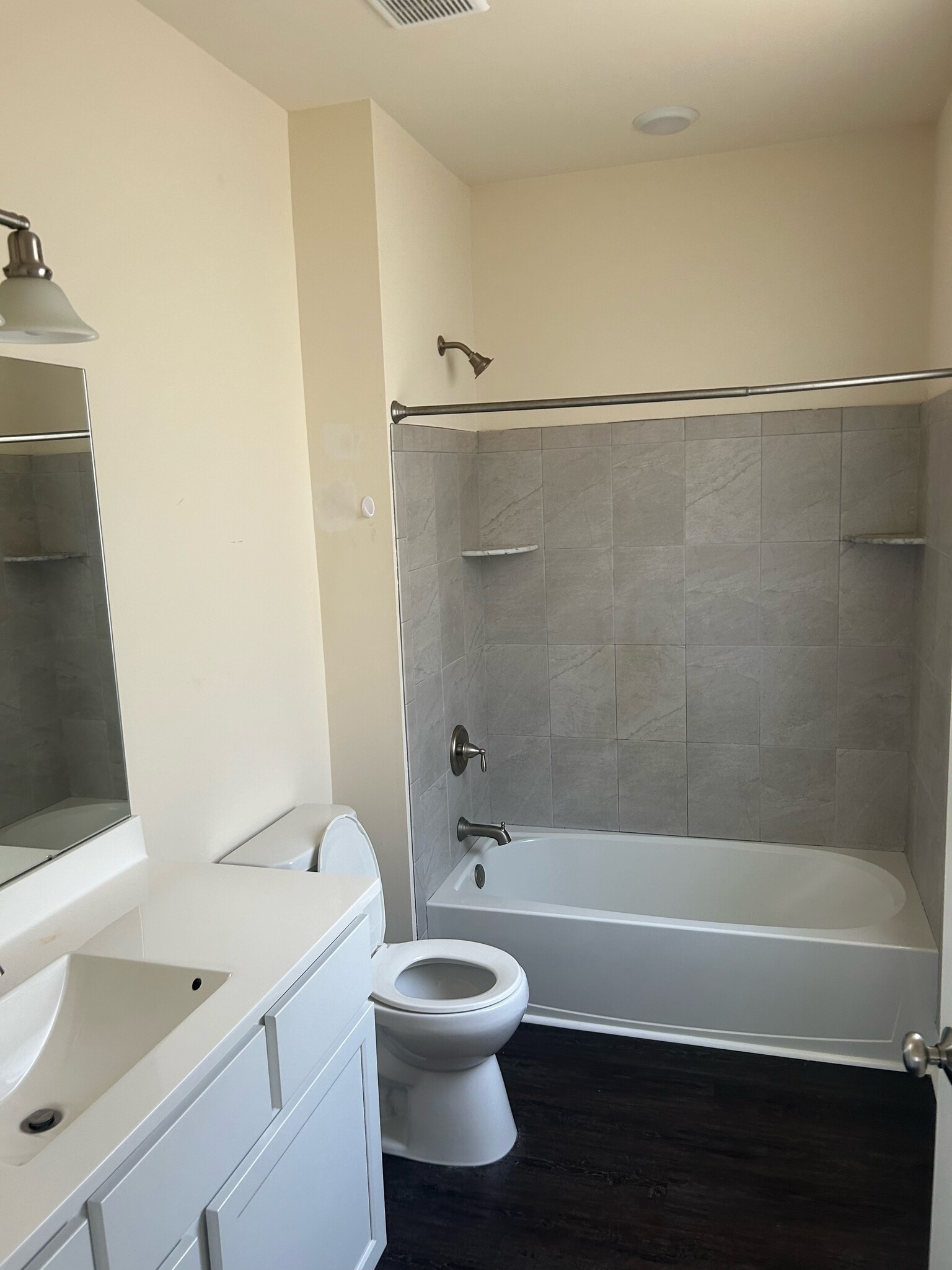 Building Photo - 1033 W Bridge St