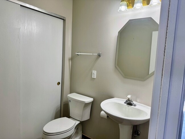 Building Photo - 766 Cherry Creek Dr