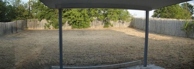 Building Photo - 222 Bridle Dr