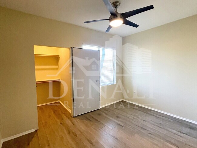 Building Photo - 2929 W Yorkshire Dr