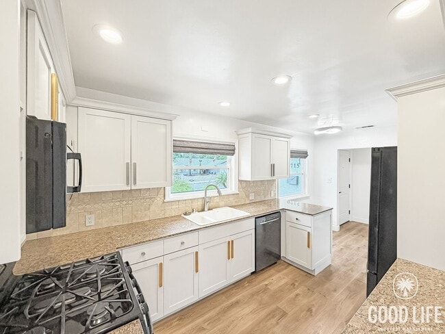 Building Photo - Bright 3BD/2BA Single-Family Home in La Mesa with Large Yard, In-Unit Laundry & Spacious Garage
