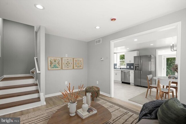 Building Photo - 2917 E Lee Ave