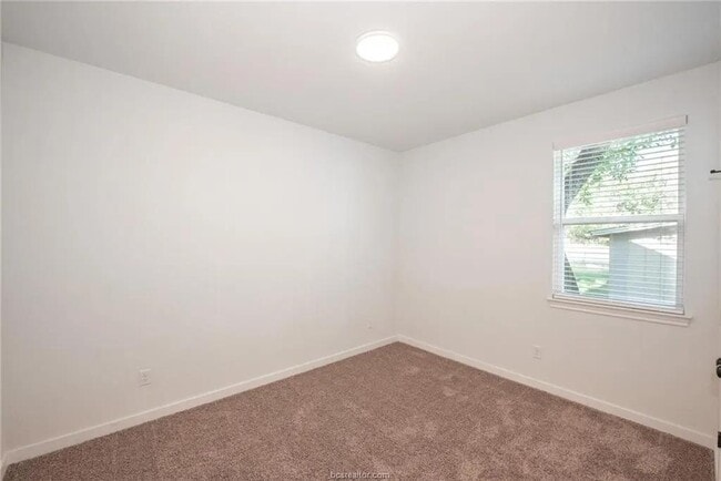 Building Photo - 603 N Echols St