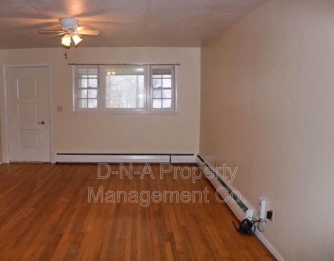 Building Photo - 106 3rd St
