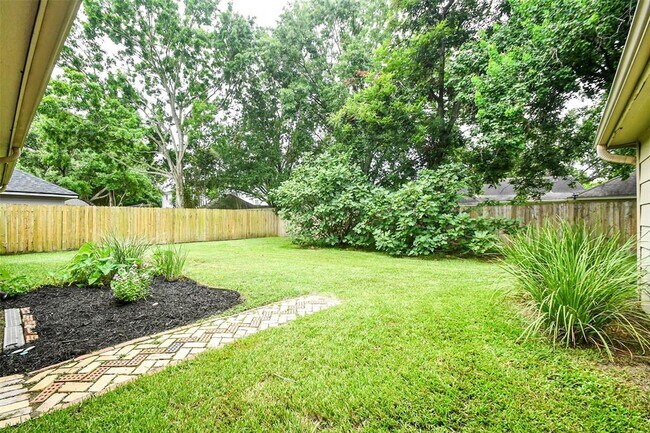 Building Photo - 811 Sugar Plum Cir