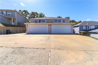 Building Photo - 2915 E Sterling Ct