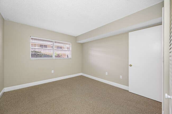 Building Photo - 10033 64th Ave N