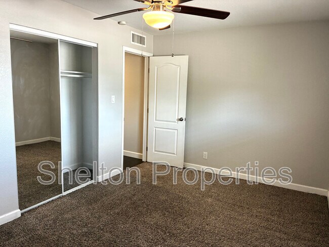 Building Photo - 1421 S Roberts Rd