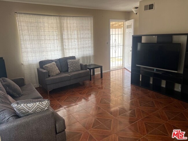 Building Photo - 38454 Sumac Ave