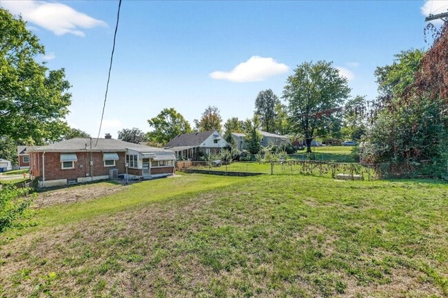 Building Photo - 9319 Aster Ave