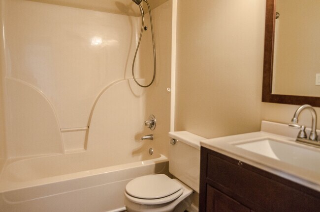 Building Photo - Pet Friendly Three Bedroom!