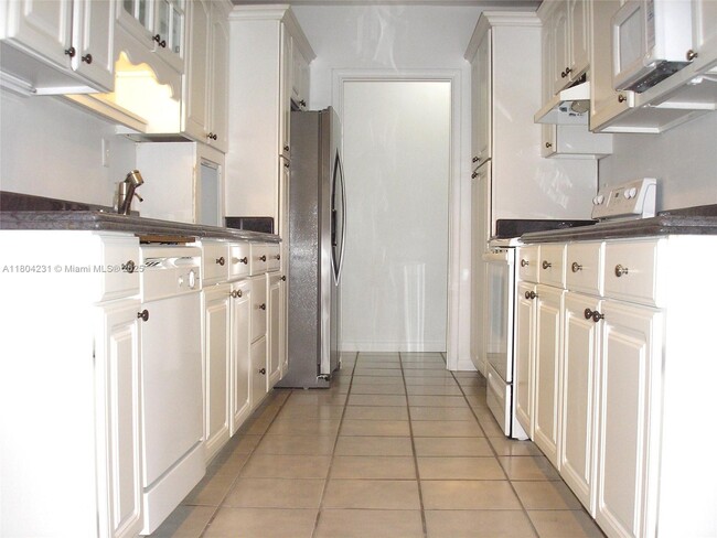 Building Photo - 11111 SW 78th Ct