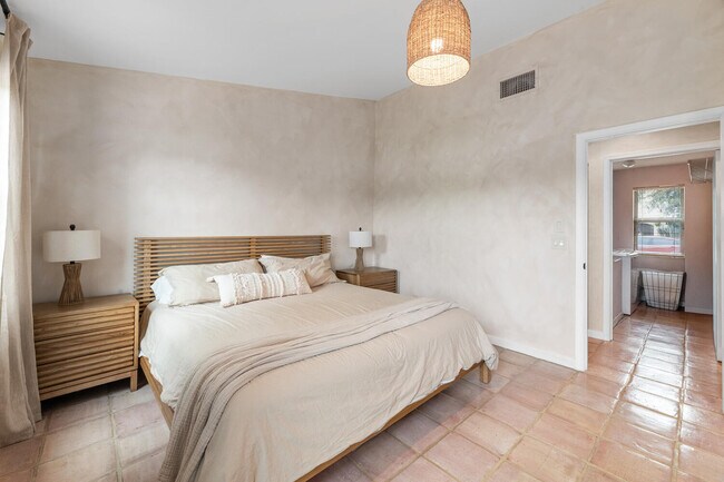 Building Photo - 12541 Shoreside Ln