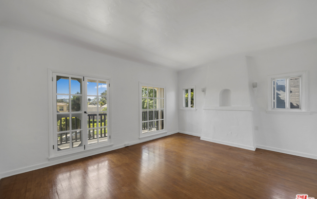 living room - 5119 W 21st St