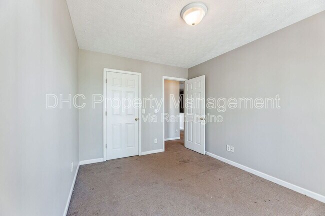 Building Photo - 5607 Strathmoor Manor Cir