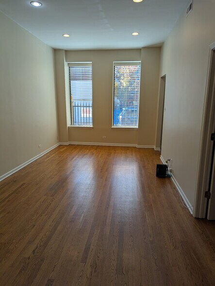 Building Photo - 1255 N Honore St