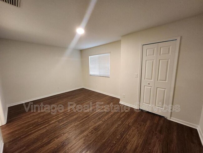 Building Photo - 9333 Stone River Pl