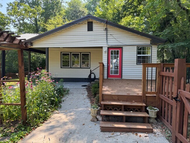 Building Photo - Historic Shiloh - One Level, Three Bedroom Home