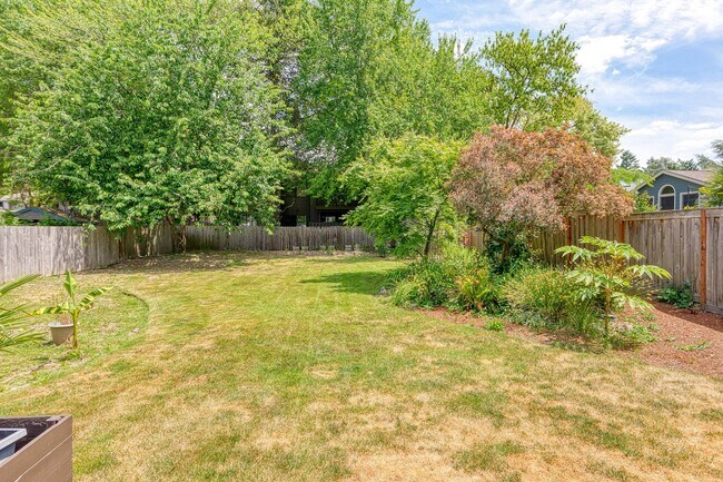 Building Photo - West Beaverton, 3 Bedroom, 2.5 Bath on Lar...