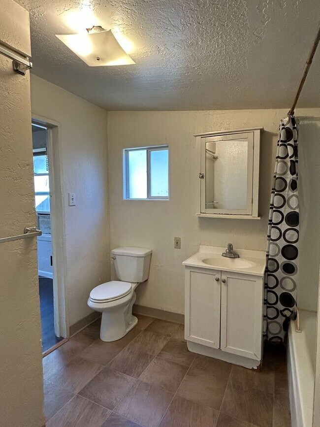 Building Photo - 1380 Palm Ave